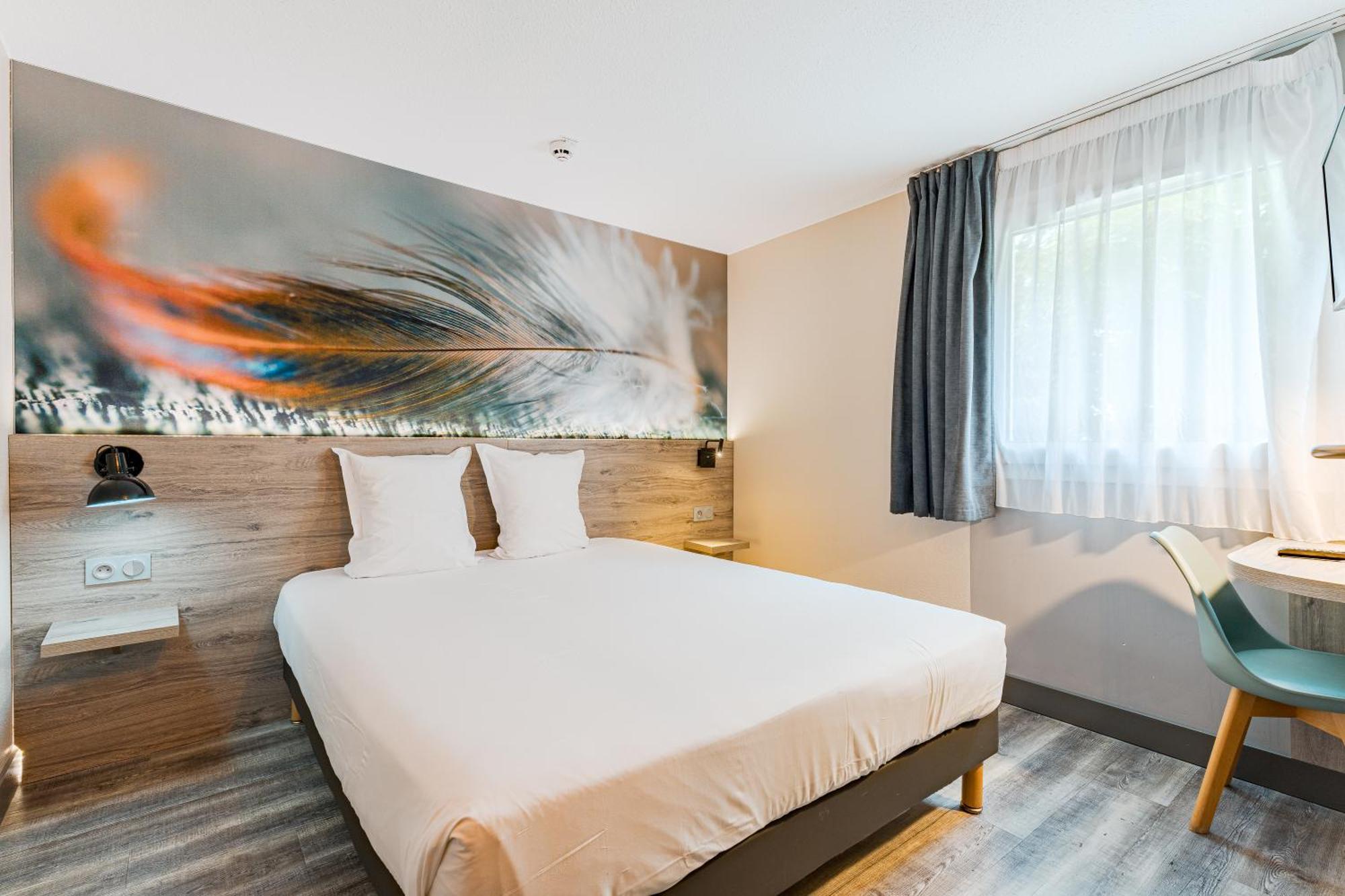 Kyriad Direct Tours Sud - Chambray Les Tours Kültér fotó