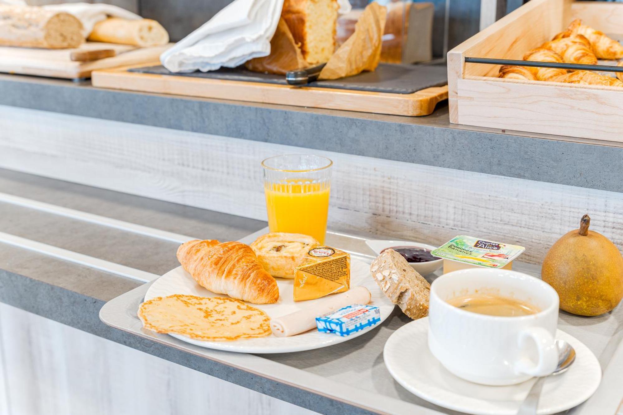 Kyriad Direct Tours Sud - Chambray Les Tours Kültér fotó