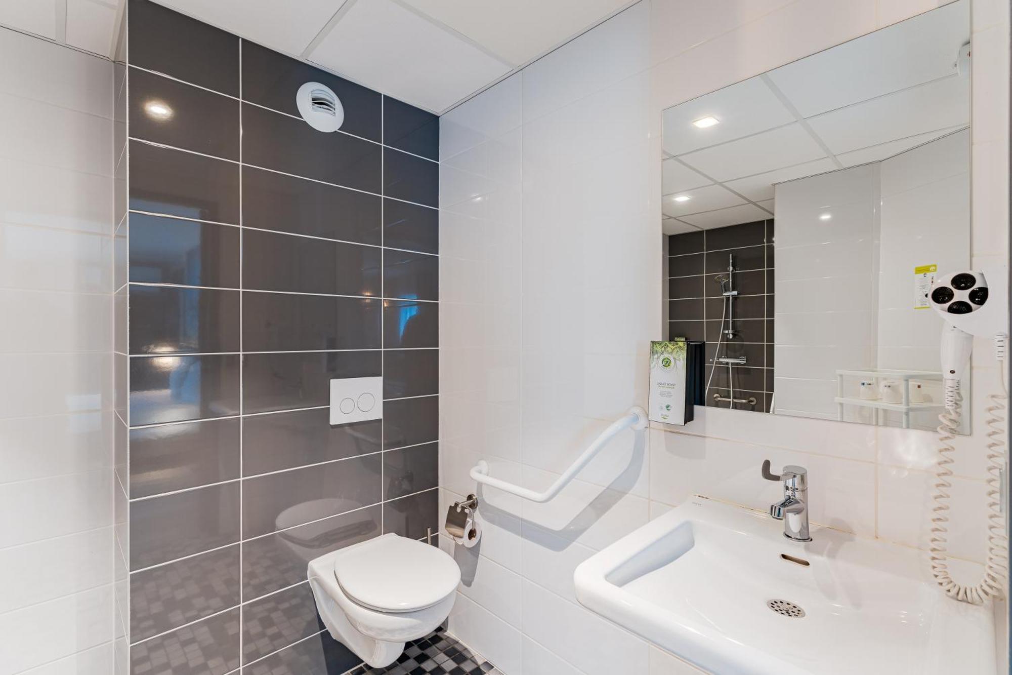 Kyriad Direct Tours Sud - Chambray Les Tours Kültér fotó