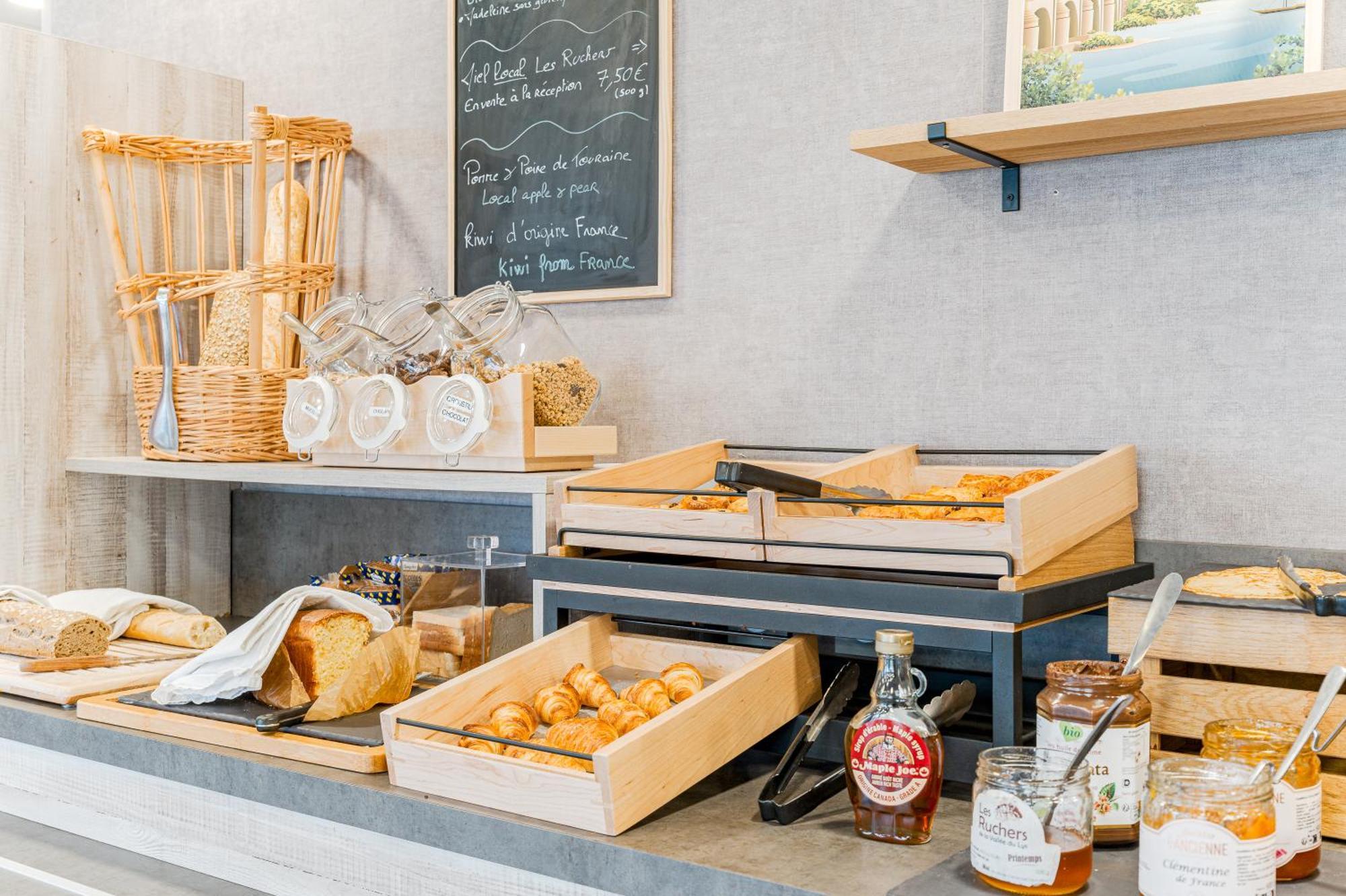 Kyriad Direct Tours Sud - Chambray Les Tours Kültér fotó