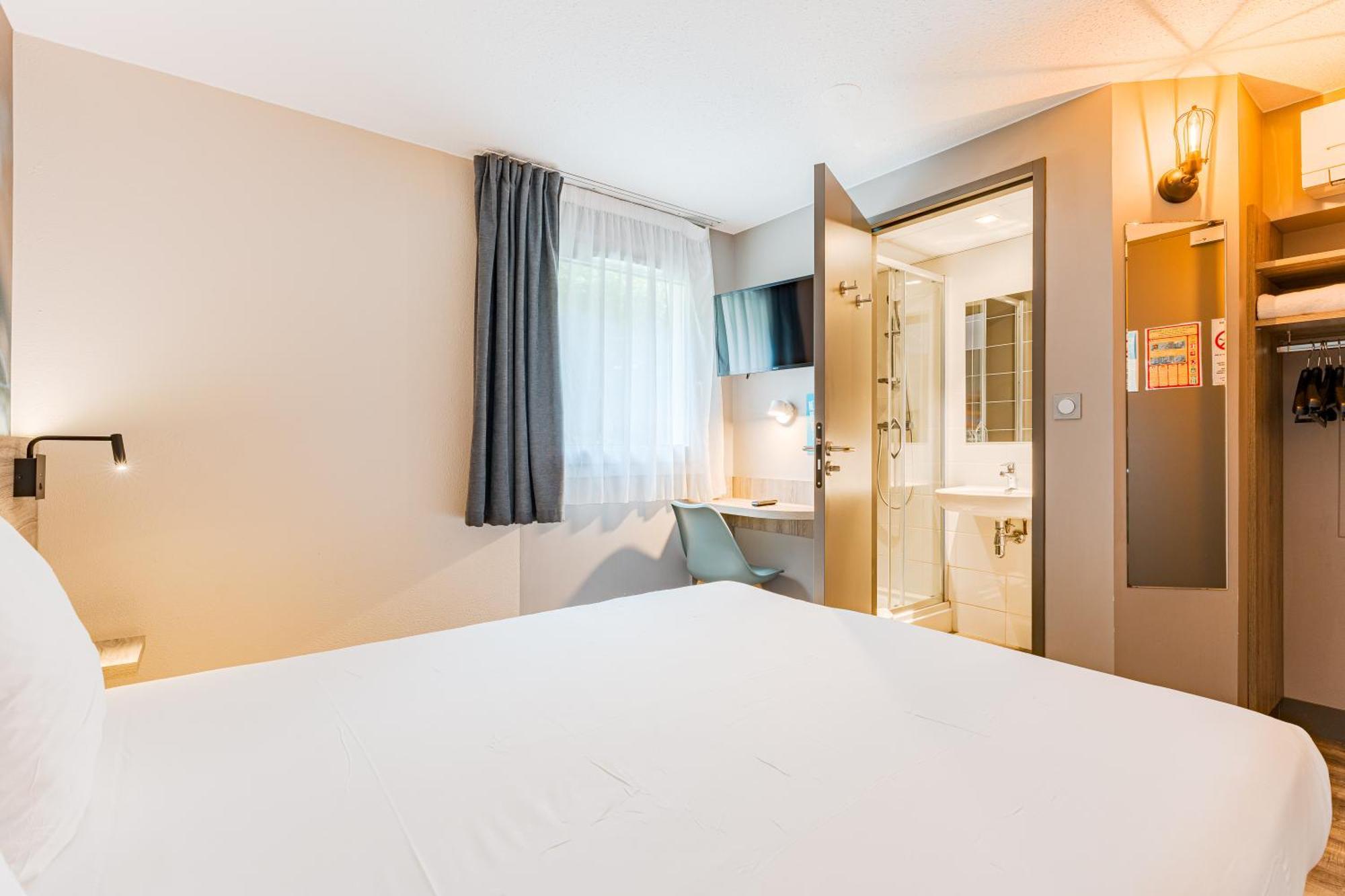 Kyriad Direct Tours Sud - Chambray Les Tours Kültér fotó