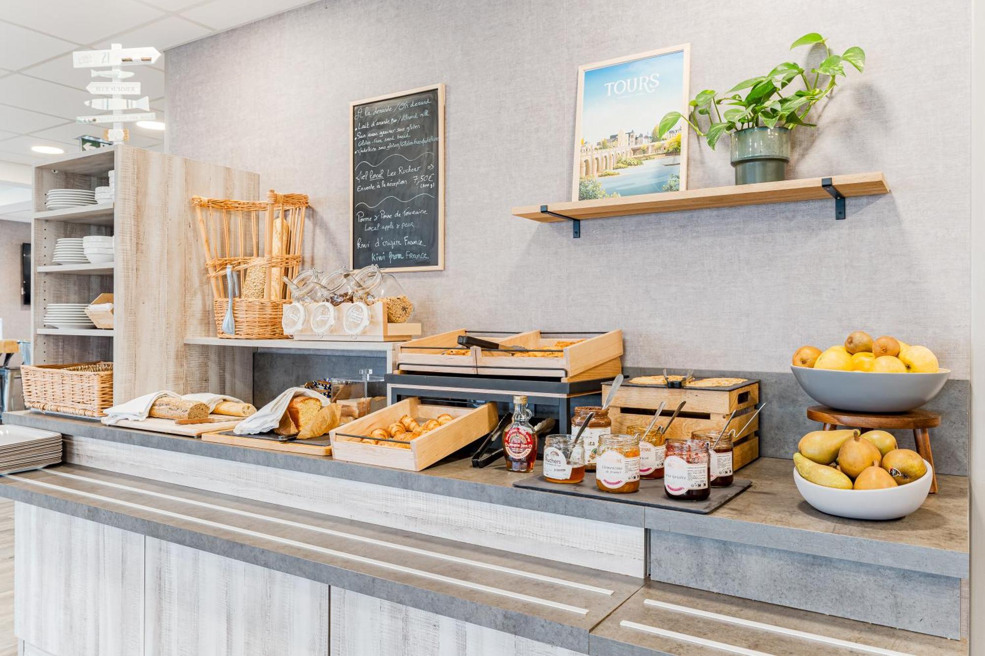 Kyriad Direct Tours Sud - Chambray Les Tours Kültér fotó